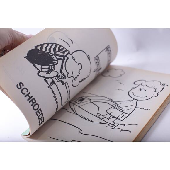 Uncolored Snoopy and Friends, Deluxe Color/Activity Book, 1988 Golden, - Picture 7 of 7